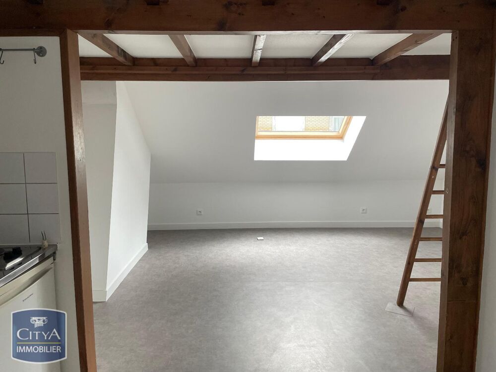 À LOUER : Appartement T2 de 33 m² à Lille, situé dans un....