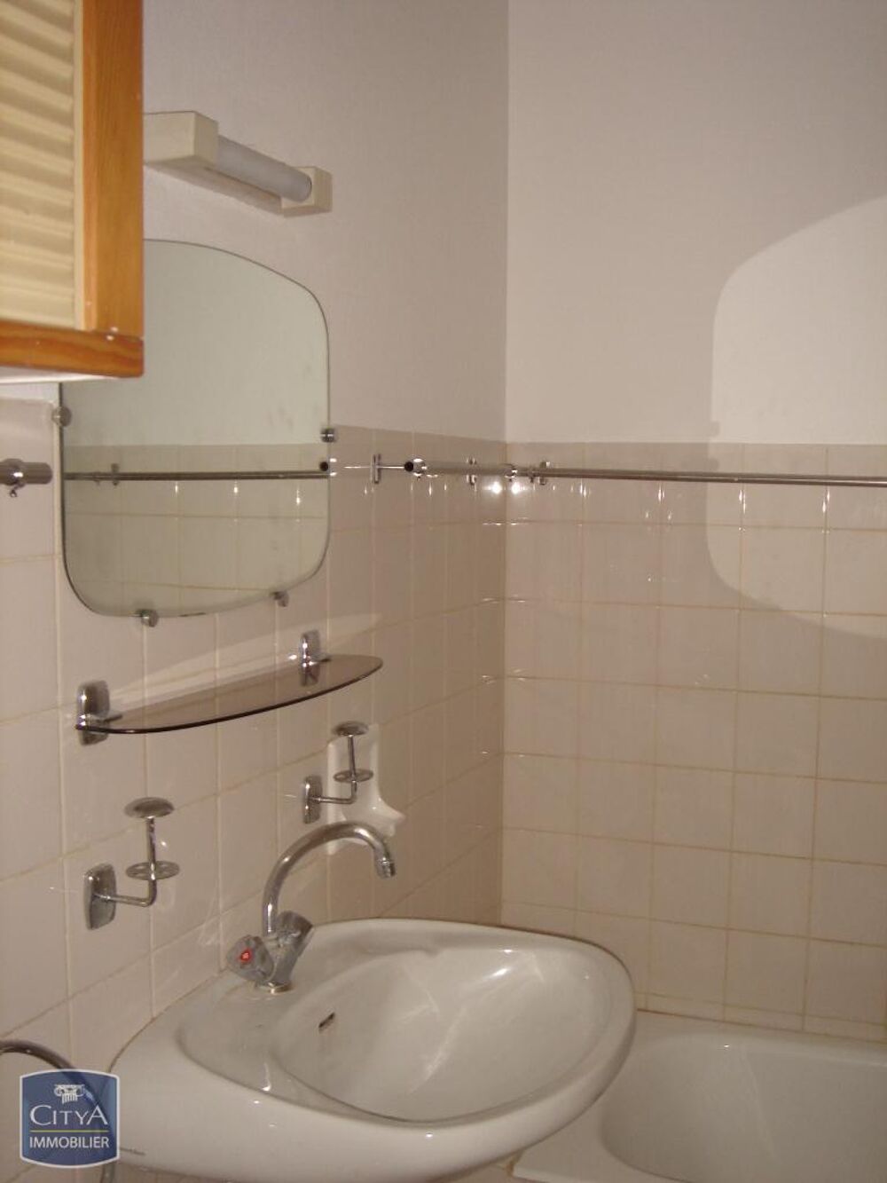 À LOUER : Appartement de type 1P+C situé à Grenoble, dan....