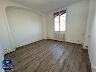  Appartement à louer 3 pièces 77 m²