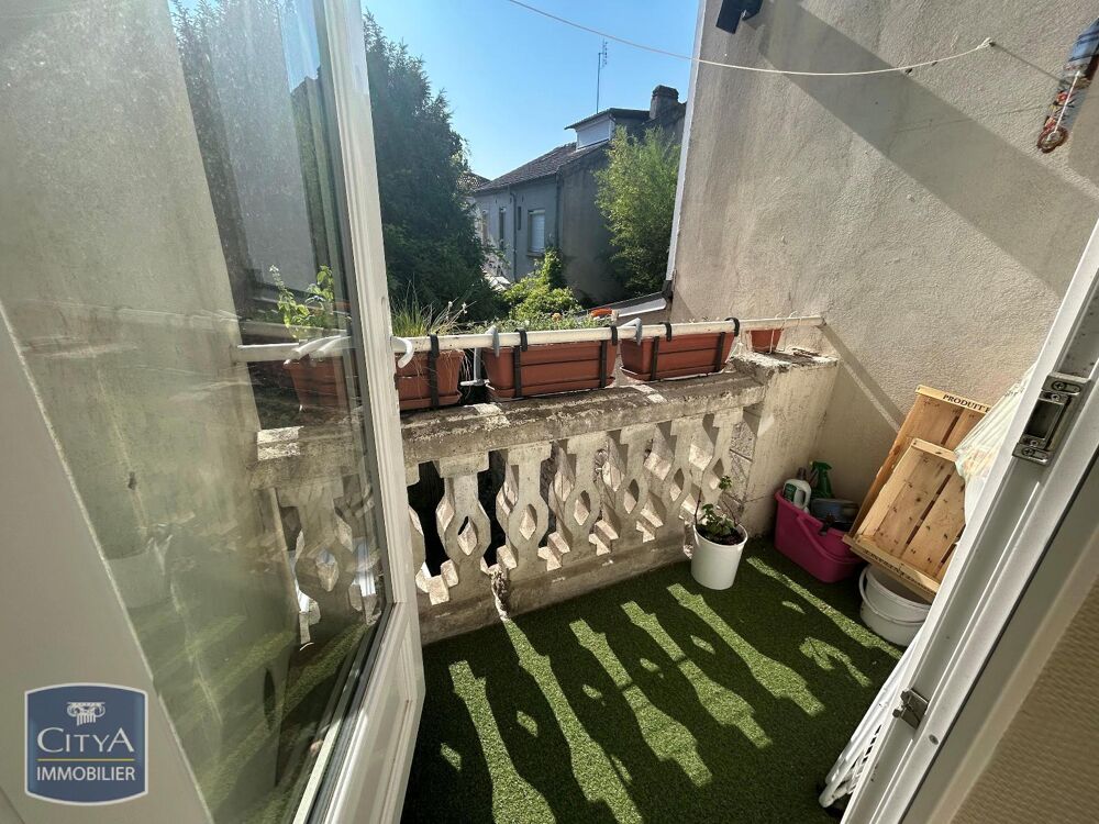 À louer, cet appartement T2 situé dans la charmante vill....
