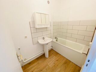  Appartement à louer 3 pièces 85 m²
