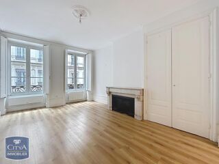  Appartement à louer 4 pièces 96 m²