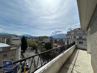  Appartement à louer 3 pièces 90 m²