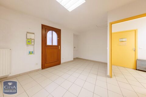 &Agrave; LOUER : Local professionnel situ&eacute; &agrave; Riom offrant un... 400 63200 Riom