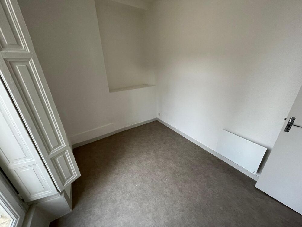 AUBENAS, coeur centre ville, Appartement T1 bis au 1er é....