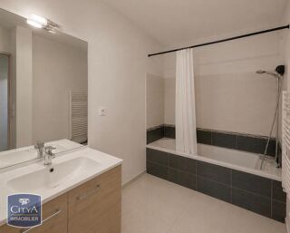  Appartement à louer 4 pièces 84 m²