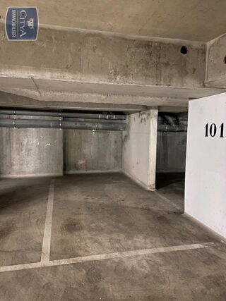  Parking / Garage à louer 
