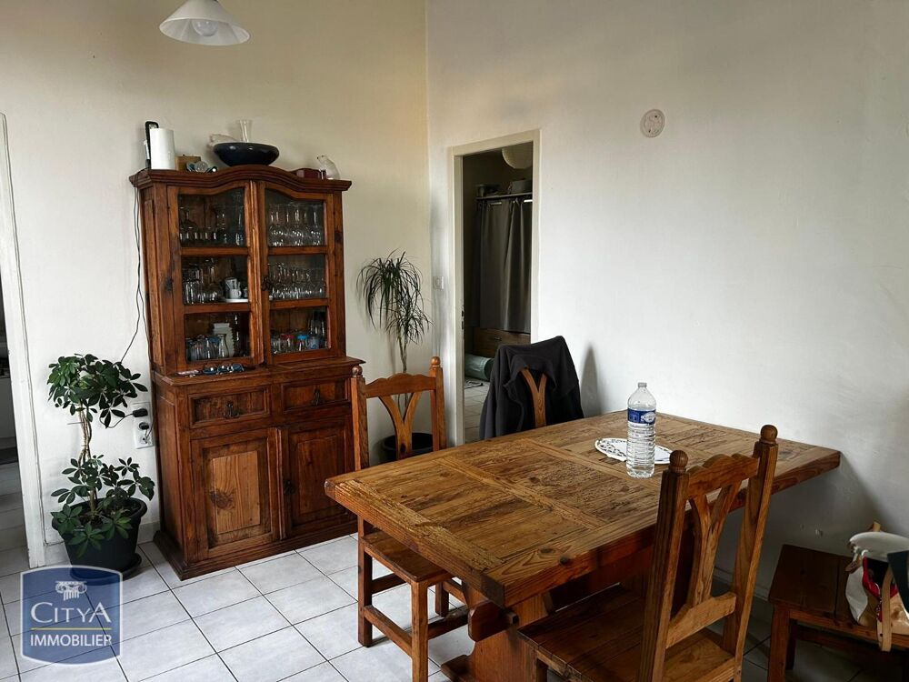 À LOUER : Maison de village T3 à Plaissan, située dans u....