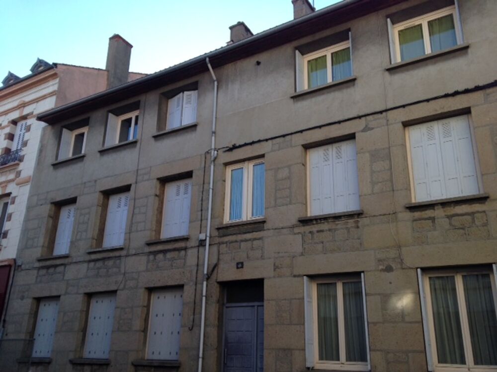 T2 rénové - ST GENEST LERPT centre- Rue de la République....