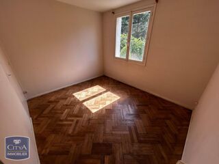  Appartement à louer 4 pièces 64 m²