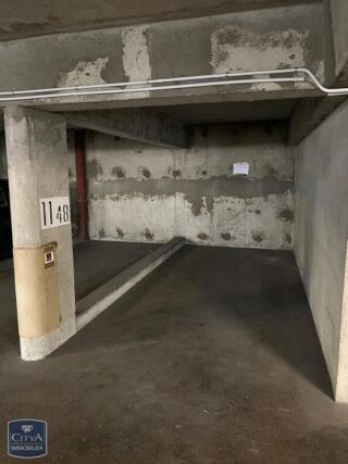  Parking / Garage à louer 