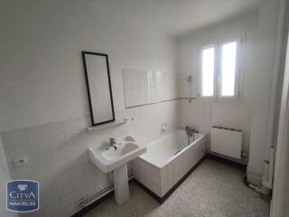  Appartement à louer 4 pièces 77 m²