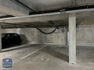  Parking / Garage � louer 