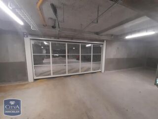  Parking / Garage à louer 
