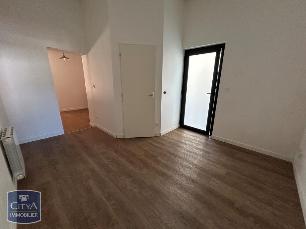 À LOUER ! Découvrez cet appartement rénové T2 situé au c....
