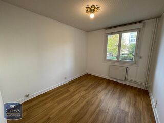  Appartement à louer 4 pièces 80 m²