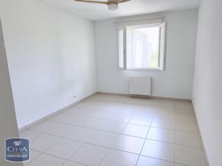  Appartement à louer 3 pièces 75 m²