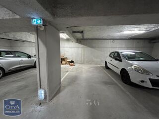  Parking / Garage à louer 