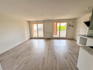  Appartement à louer 4 pièces 79 m²