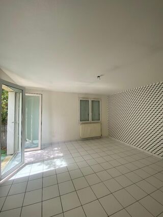  Appartement à louer 3 pièces 77 m²