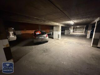  Parking / Garage à louer 