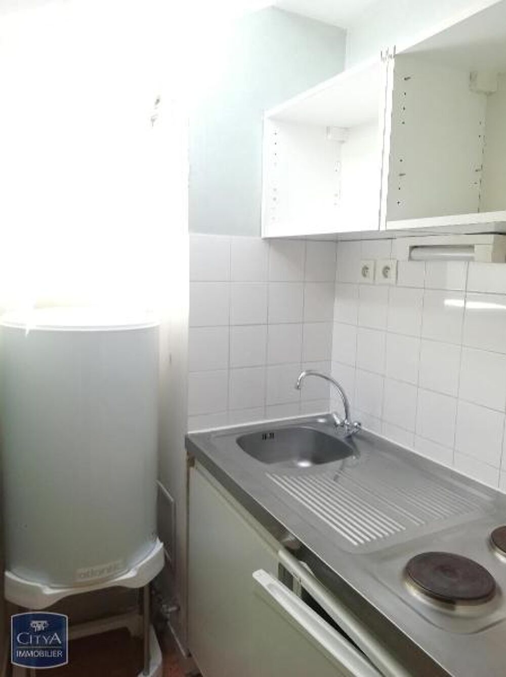 Centre Ville - À LOUER : Appartement T2 situé dans le ce....