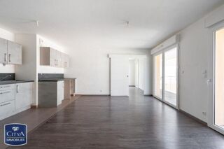  Appartement à louer 4 pièces 84 m²