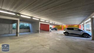  Parking / Garage à louer 
