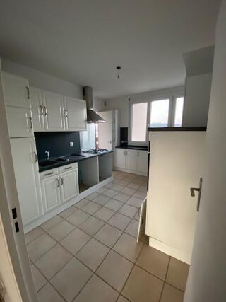  Appartement à louer 3 pièces 76 m²