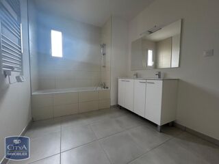  Appartement à louer 4 pièces 85 m²