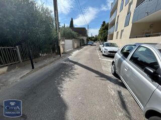 Parking / Garage à louer 