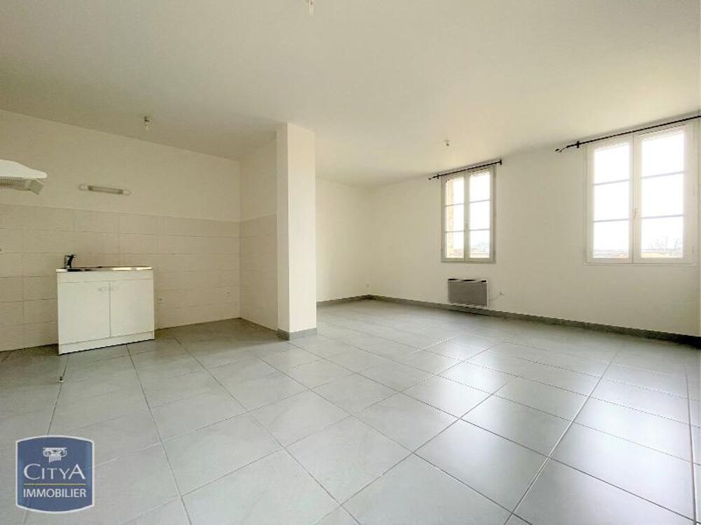 ST MEDARD DE GUIZIERES - T2 AU 1ER ETAGE Situé dans un c....