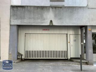  Parking / Garage à louer 