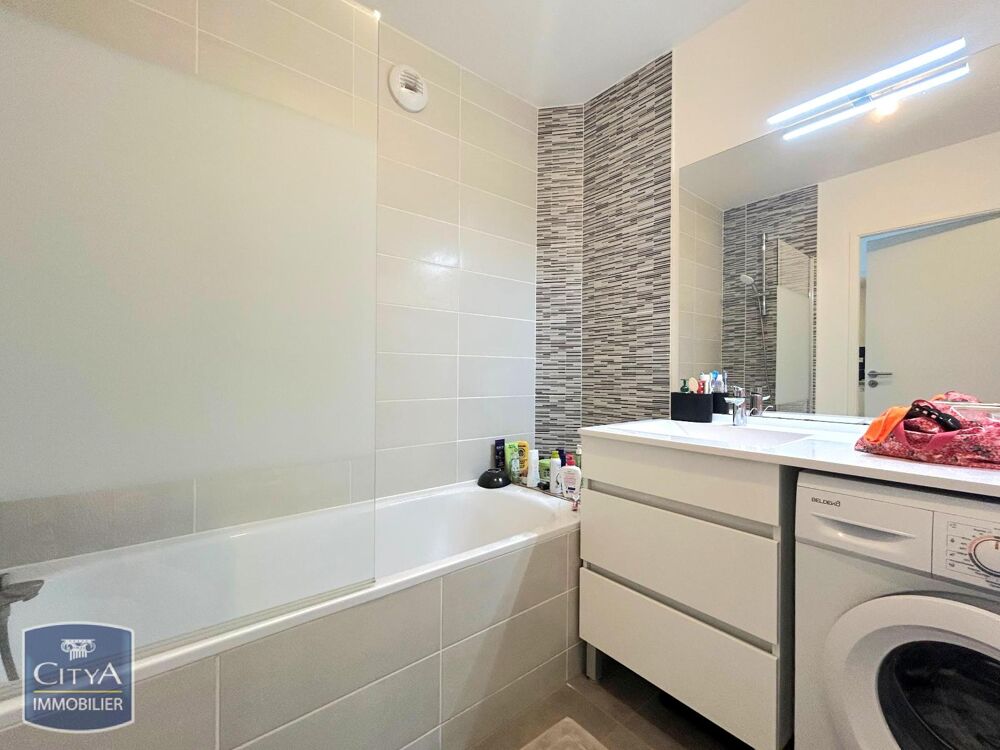 À LOUER : Appartement neuf T3 avec balcon et 2 places de....