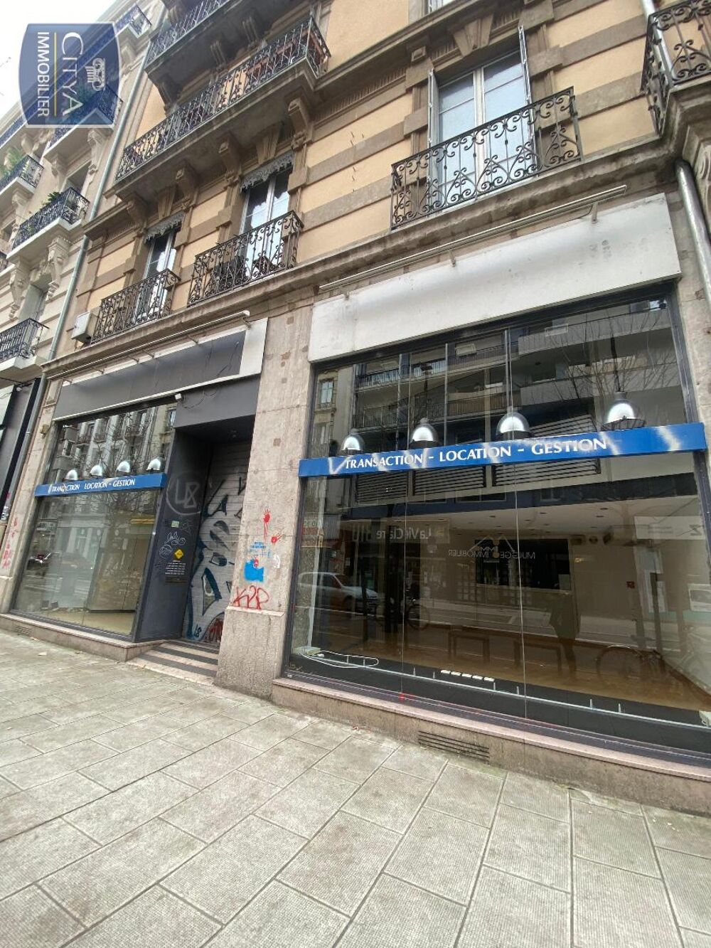   Location / Local Commercial - 265 m² 
