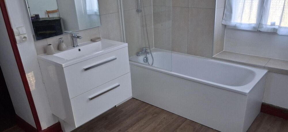location Appartement - 5 pièce(s) - 157 m² Saint-Laurent-d'Arce (33240)