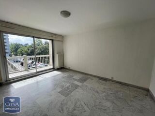  Appartement à louer 3 pièces 75 m²