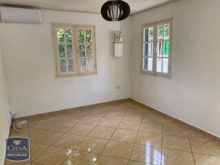 location Maison - 4 pièce(s) - 84 m² Saint-Pierre (97410)