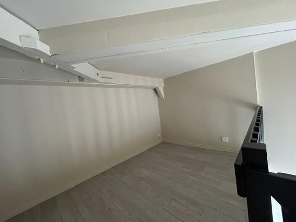 Vieux Tours - À LOUER : Appartement T1 situé en plein coe....