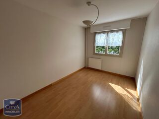  Appartement à louer 4 pièces 97 m²