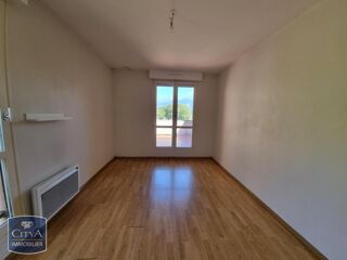  Appartement à louer 4 pièces 95 m²