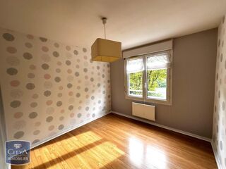  Appartement à louer 4 pièces 81 m²