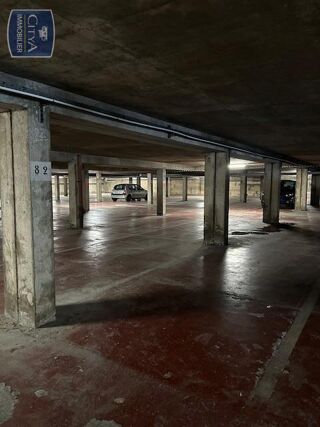  Parking / Garage à louer 