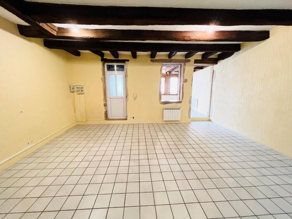 Nous vous proposons à la location un appartement T3 comp....