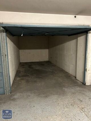  Parking / Garage à louer 