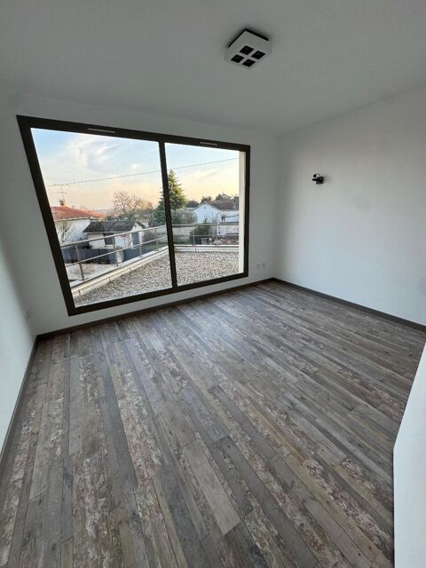 Bureau - JONAGE - 15 m2 - Situé 9 place du Général de... 450 69330 Jonage