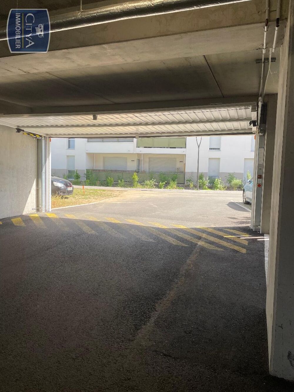 location Parking / Garage Tours (37100)