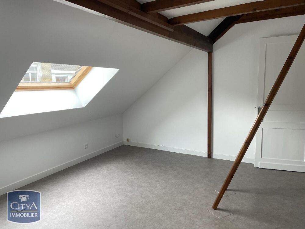 À LOUER : Appartement T2 de 33 m² à Lille, situé dans un....