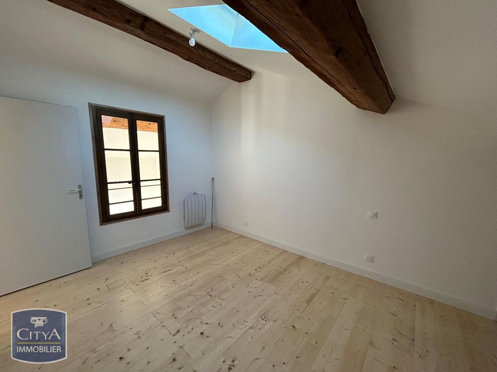 À louer : Charmant appartement T2 en duplex situé à Vill....