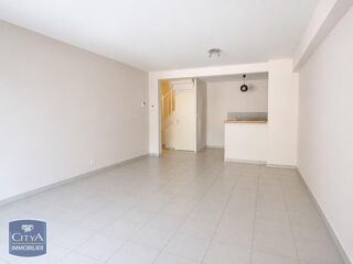  Appartement à louer 3 pièces 75 m²